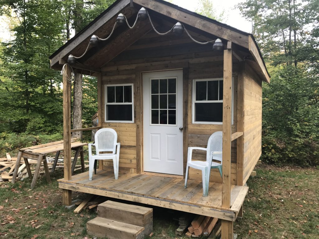 free-pallet-cabin-want-to-build-this-pallet-hobby