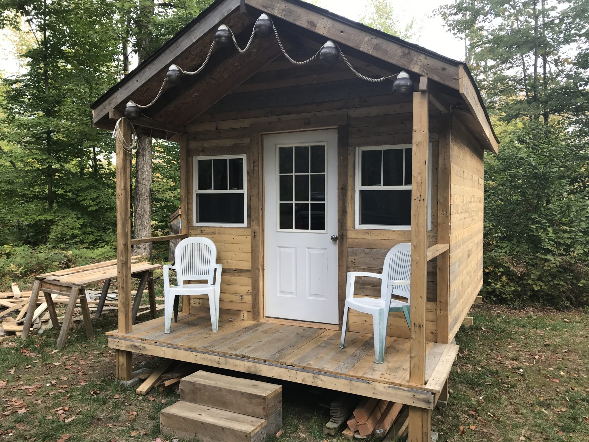 Free Pallet Cabin Want to build this? Pallet Hobby